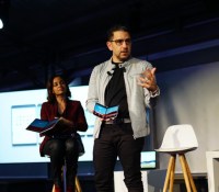 Panos Panay présentant le Microsoft Surface Duo // Source : Frandroid