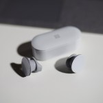 Les Microsoft Surface Earbuds arrivent enfin en France : prix et date de disponibilité