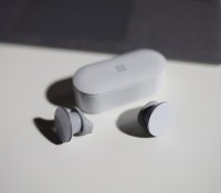 Microsoft Surface Earbuds // Source : Microsoft