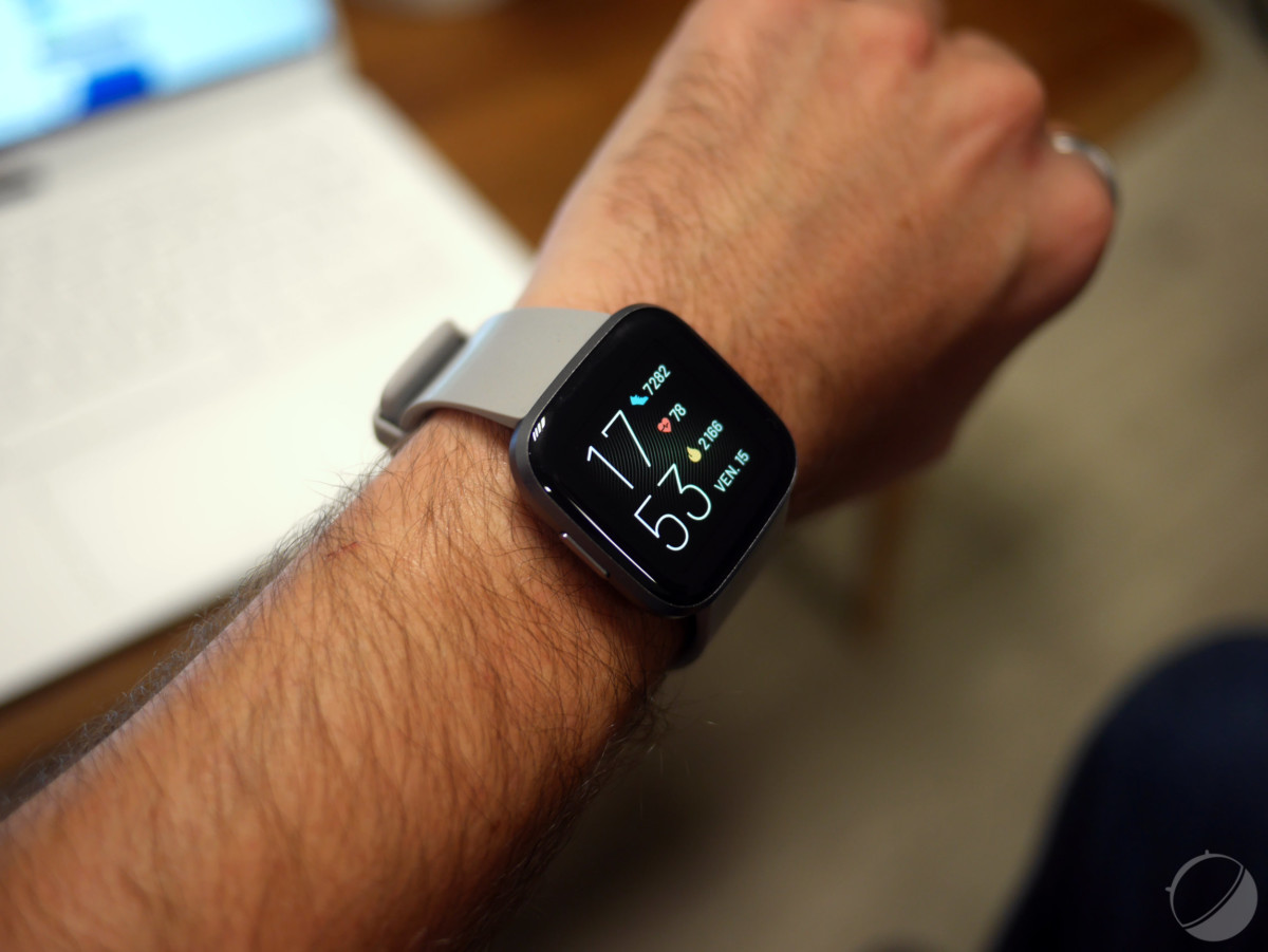 La Fitbit Versa 2 // Source : Frandroid La Fitbit Versa 2 // Source : Frandroid
