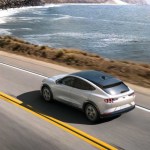 Ford imagine un cocon gonflable solaire pour recharger son véhicule électrique Ford imagine un cocon gonflable solaire pour recharger son véhicule électrique