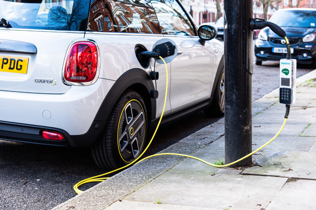 Point de recharge Siemens dans un lampadaire