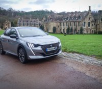 Notre version GT devant l'Abbaye des Vaux de Cernay 