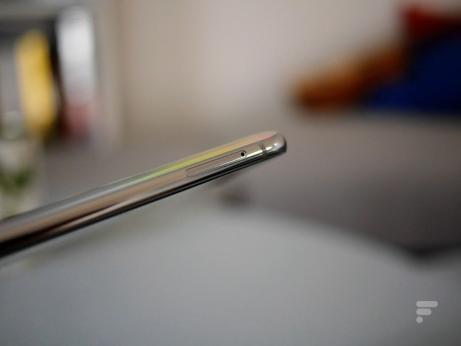 La tranche gauche du Samsung Galaxy Note 10 Lite