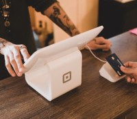 Dès le 11 mai vous pourrez payer sans contact jusqu'à 50 euros / Crédits : Unsplash - Clay Banks