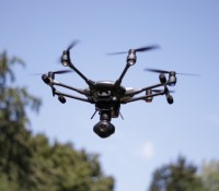 Les drones au-dessus de la tête des Parisiens, c'est terminé ! // Source : Twitter Ligue des Droits de l'Homme