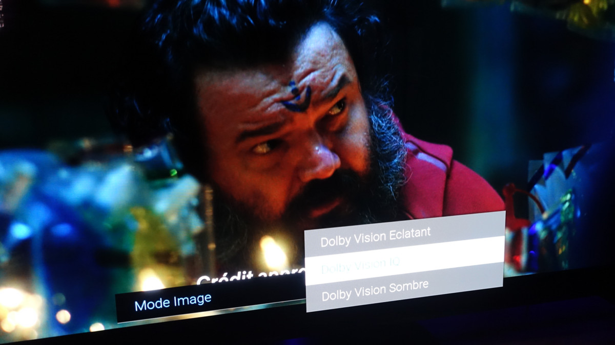 Mode Dolby Vision IQ, avec la pièce dans la pénombre Mode Dolby Vision IQ, avec la pièce dans la pénombre