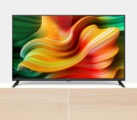 SmartTV Realme de 43 pouces, sur pieds // Source : Realme