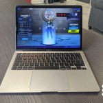 Apple met en garde : un cache-webcam peut abîmer votre MacBook Apple met en garde : un cache-webcam peut abîmer votre MacBook