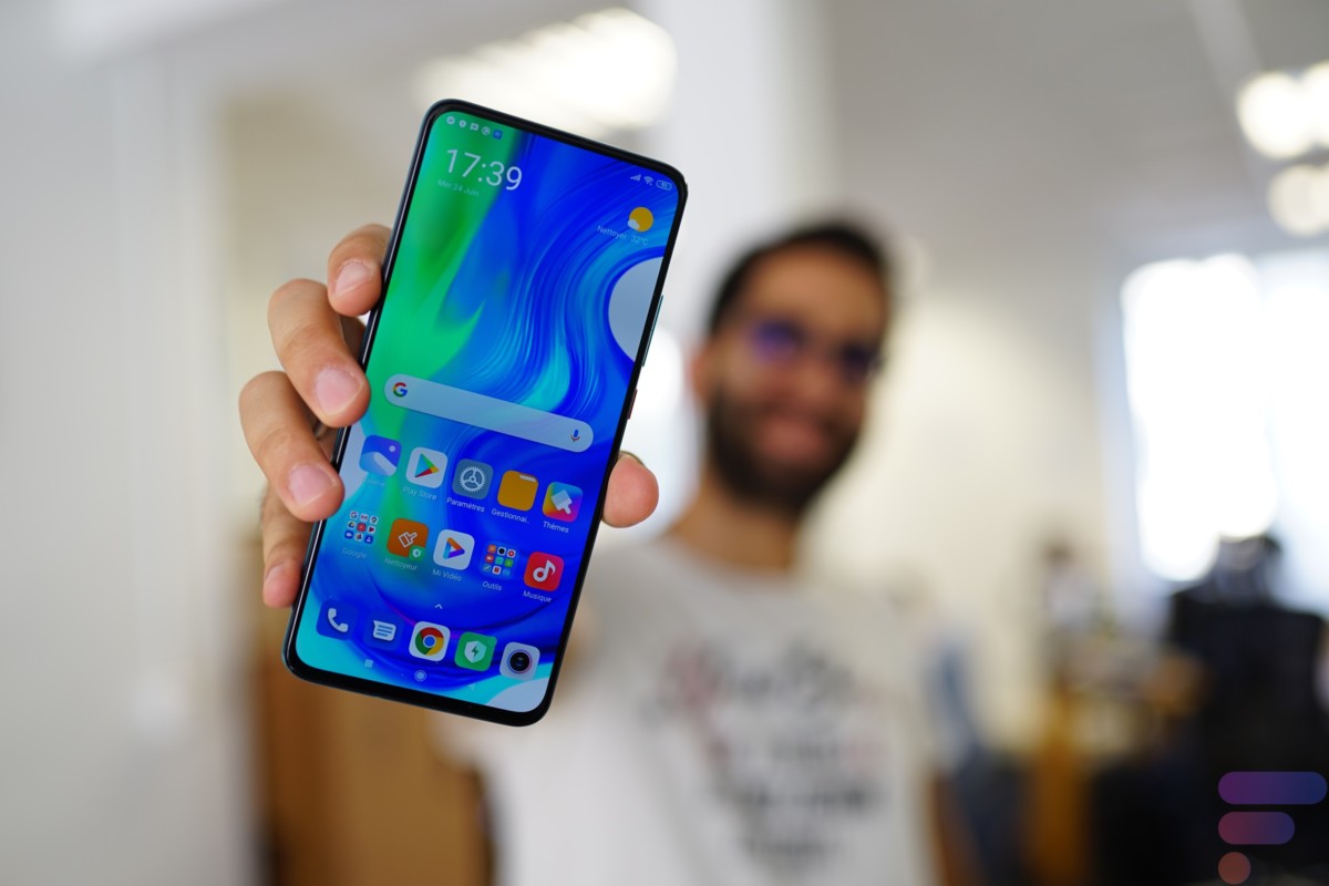 Le Xiaomi Poco F2 Pro vu de devant // Source : Frandroid Le Xiaomi Poco F2 Pro vu de devant // Source : Frandroid