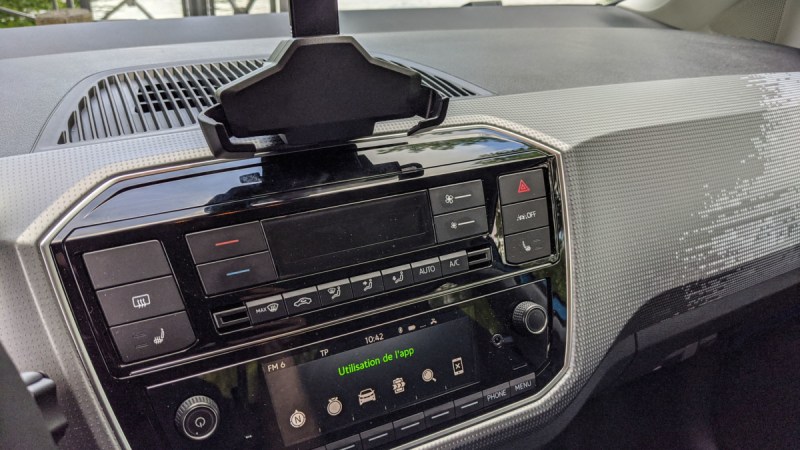 Privés de radio FM au volant ? L’appel à l’aide des stations de radio françaises