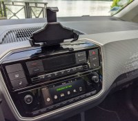 Un petit écran et quelques boutons pour piloter les fonctions d'autoradio Bluetooth