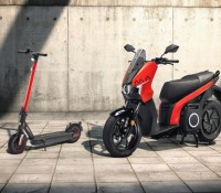 La trottinette électrique eKickScooter 65 et le scooter eScooter 125 // Source : Seat