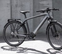 Le Triumph Trekler GT, vu de face // Source : Triumph
