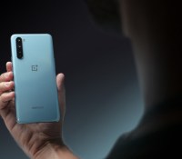 Le dos du OnePlus Nord // Source : Frandroid