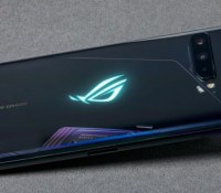Le dos du ROG Phone 3 et la chambre de refroidissement plus discrète // Source : ROG
