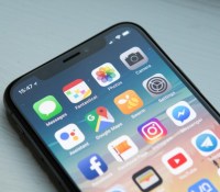 L'iPhone 11 Pro // Source : Unsplash / William Hook