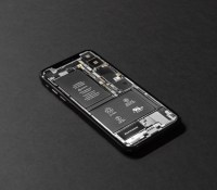 Un aperçu des entrailles de l'iPhone // Source :  Tyler Lastovich via Unsplash