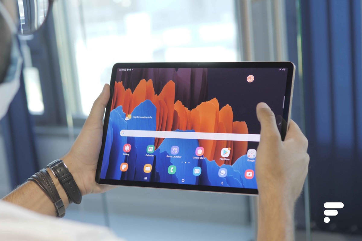 La Samsung Galaxy Tab S7 Plus en main // Source : Frandroid La Samsung Galaxy Tab S7 Plus en main // Source : Frandroid