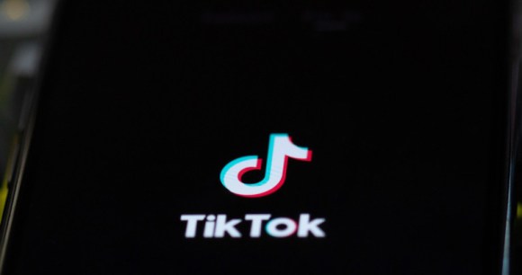 Le logo de l'application TikTok // Source : Solen Feyissa sur Flickr Le logo de l'application TikTok // Source : Solen Feyissa sur Flickr