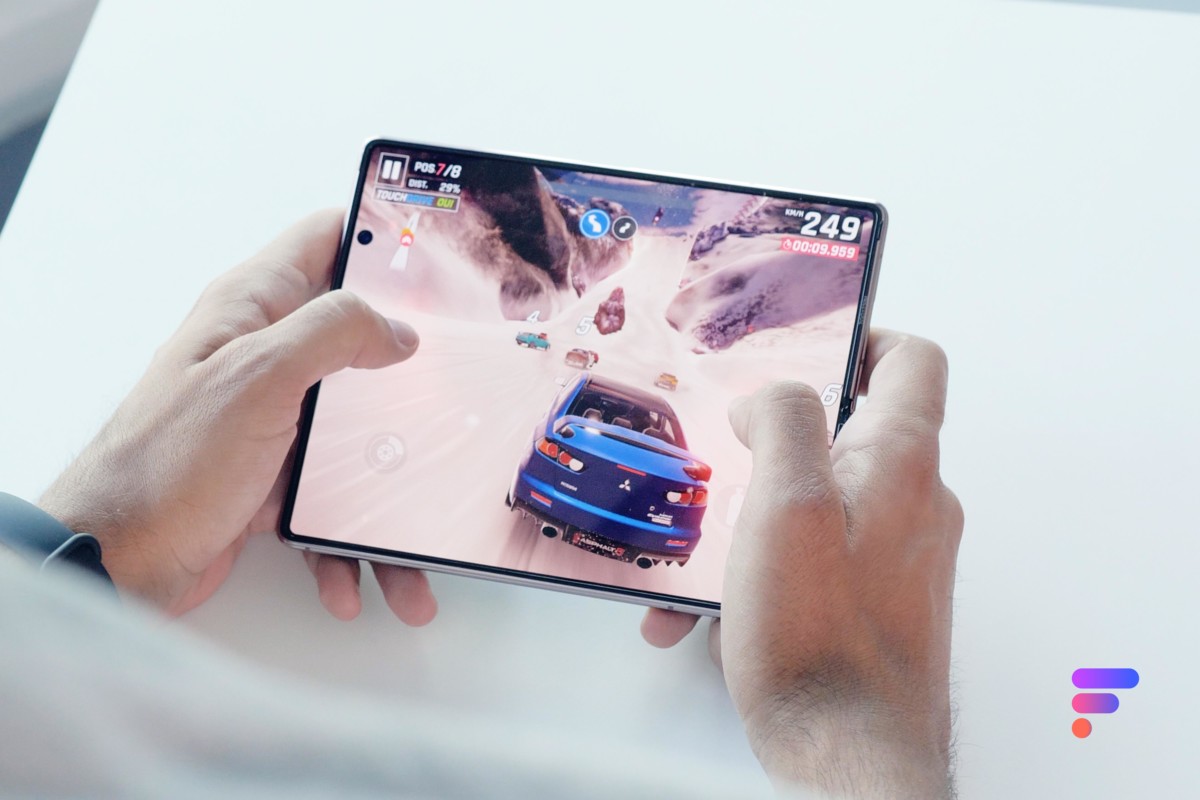 Jouez sur un grand écran avec le Samsung Galaxy Z Fold 2 // Source : Frandroid Jouez sur un grand écran avec le Samsung Galaxy Z Fold 2 // Source : Frandroid