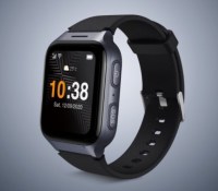 La montre connectée de TCL est conçu pour les personnes âgées // Source : TCL
