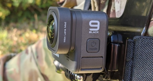 Le module d'objectif Max vissé sur la GoPro Hero 9 Black // Source : Maxime Grosjean pour Frandroid Le module d'objectif Max vissé sur la GoPro Hero 9 Black // Source : Maxime Grosjean pour Frandroid