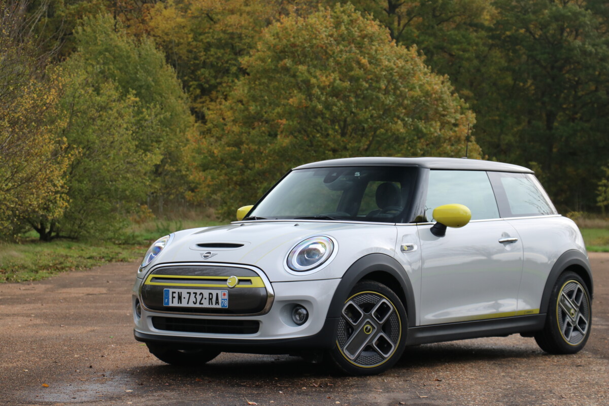 Bien que très mignonne, la première Mini Cooper SE était très chère pour les prestations proposées Bien que très mignonne, la première Mini Cooper SE était très chère pour les prestations proposées