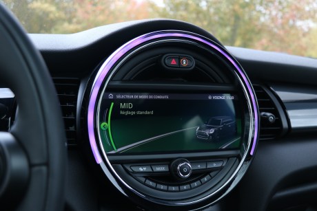 La Mini Cooper SE // Source : Yann Lethuillier pour Frandroid