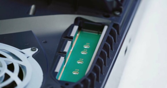 L'emplacement pour le second SSD dans la PS5 L'emplacement pour le second SSD dans la PS5
