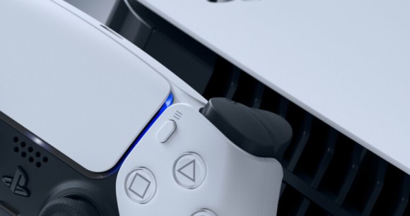 La PS5 et sa manette DualSense // Source : Sony La PS5 et sa manette DualSense // Source : Sony