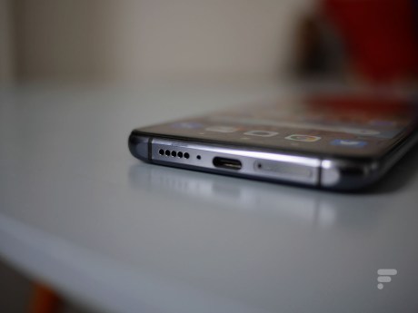 La tranche inférieure du Xiaomi Mi 10T Pro // Source : Frandroid