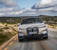 L'avant de la BMW iX // Source : BMW