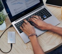 CES-2020-Samsung-Portable-SSD-T7-Touch-3