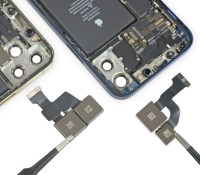 L'iPhone 12 démonté // Source : iFixit