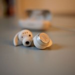 Test des JBL Reflect Mini NC : des écouteurs qui en mettent plein les oreilles Test des JBL Reflect Mini NC : des écouteurs qui en mettent plein les oreilles