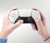 L'ergonomie de la manette DualSense, la bonne idée de la PS5 // Source : Frandroid / Arnaud GELINEAU L'ergonomie de la manette DualSense, la bonne idée de la PS5 // Source : Frandroid / Arnaud GELINEAU