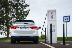 La BMW iX3 // Source : BMW France