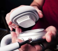 Sous les coussinets de l'AirPods Max, des drivers de 40 mm // Source : Arnaud Gelineau - Frandroid