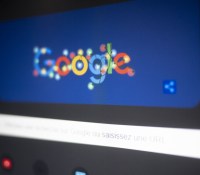 Le moteur de recherche Google passe au thème sombre // Source : Frandroid