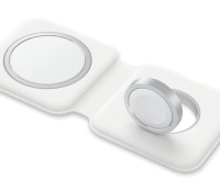 Le chargeur MagSafe Duo peut recharger permet la recharge par induction // Source : Apple