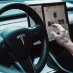 Conduite autonome : l’Autopilot de Tesla serait bien courtisé par la concurrence Conduite autonome : l’Autopilot de Tesla serait bien courtisé par la concurrence