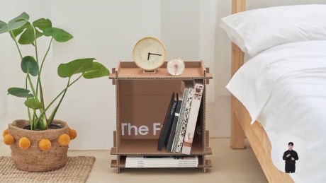 Le carton d'emballage des téléviseurs peut se transformer en objet plutôt que d'être jeté // Source : Samsung