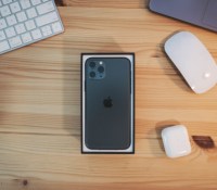 Un iPhone à peine déballé // Source : Andy Feliciotti sur Unsplash