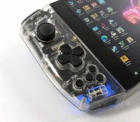 L'Aya Neo est un véritable PC logé au chausse-pied dans un format de console portable // Source : ETA Prime