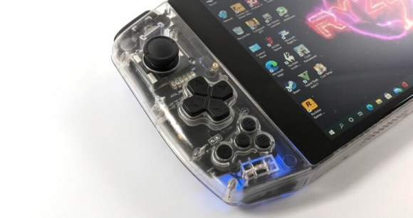 L'Aya Neo est un véritable PC logé au chausse-pied dans un format de console portable // Source : ETA Prime L'Aya Neo est un véritable PC logé au chausse-pied dans un format de console portable // Source : ETA Prime