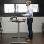 Il s’élève, vous comprend et propose même du yoga : ce bureau connecté pense à votre bien-être Il s’élève, vous comprend et propose même du yoga : ce bureau connecté pense à votre bien-être