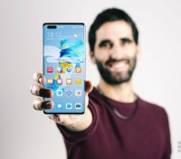 Le Huawei Mate 40 Pro en main // Source : Arnaud Gelineau – Frandroid