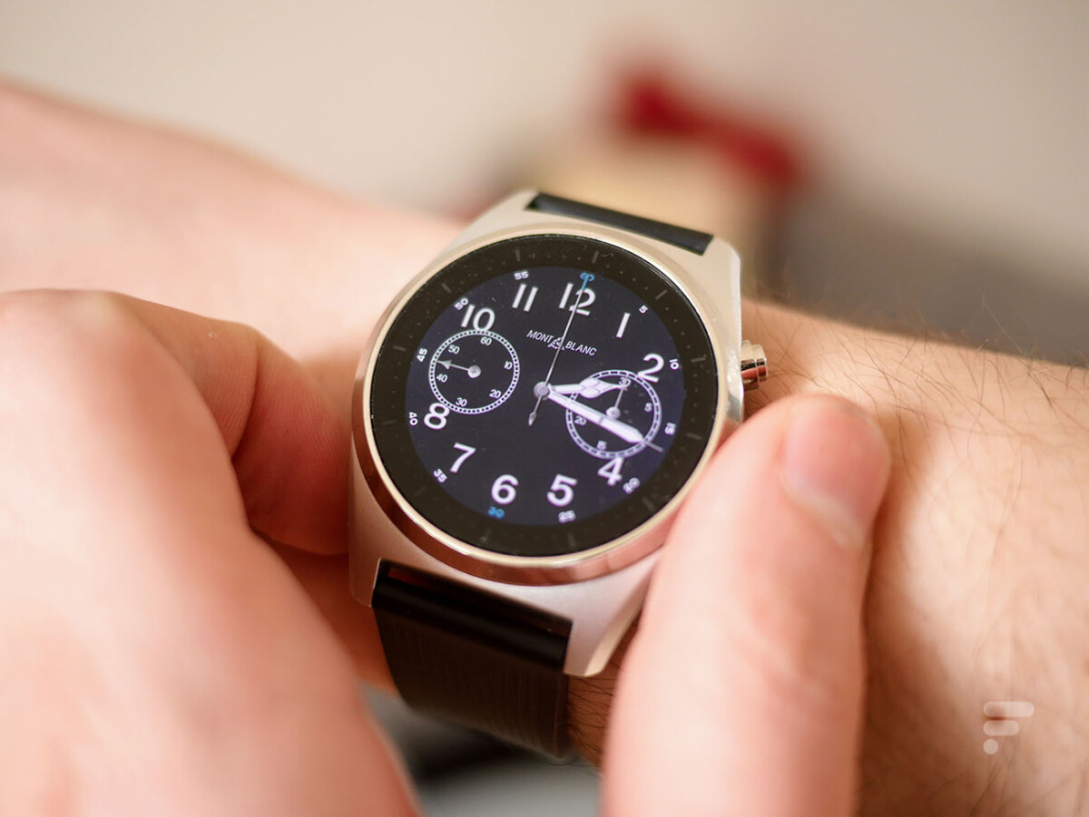 La montre connectée MontBlanc Summit Lite // Source : Frandroid La montre connectée MontBlanc Summit Lite // Source : Frandroid
