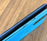 En bas l’Alert Slider du OnePlus Nord, que l’on ne retrouve pas en haut sur le OnePlus Nord N10 // Source : Maxime Grosjean pour Frandroid
